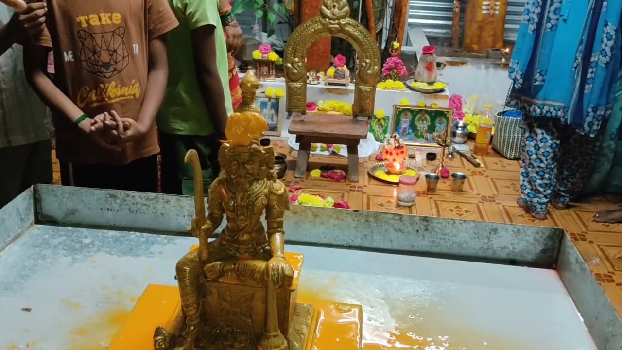 அருள்மிகு ஶ்ரீ முனீஸ்வரர் சுவாமிக்கு பௌர்ணமி பூஜை மற்றும் சிறப்பு அபிஷேக ஆராதனை