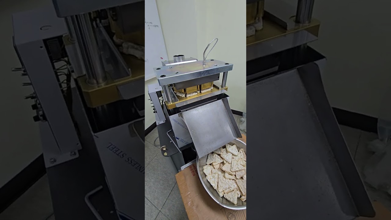 Maszyna do produkcji chips&oacute;w kukurydzianych w kształcie tr&oacute;jkąta SYP5310T | Produkcja przekąsek p...