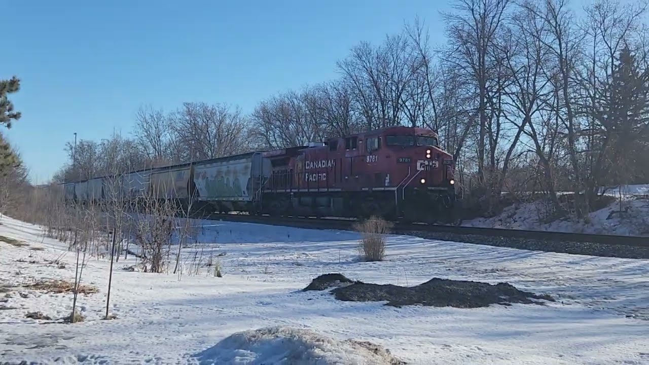 187 Car 11,000 Foot CPKC Manifest Train Rumbled Through Annandale, MN