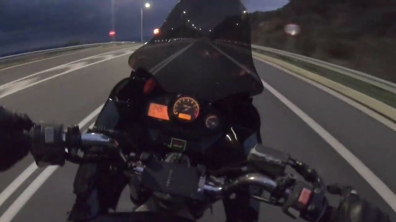 YAMAHA TDM900 AKRAPOVIC RAW 4Κ