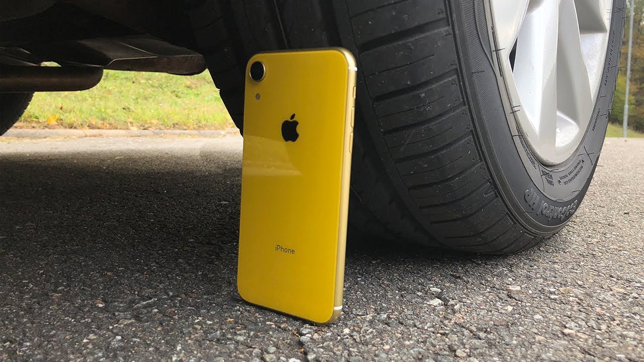 iPhone XR против автомобиля