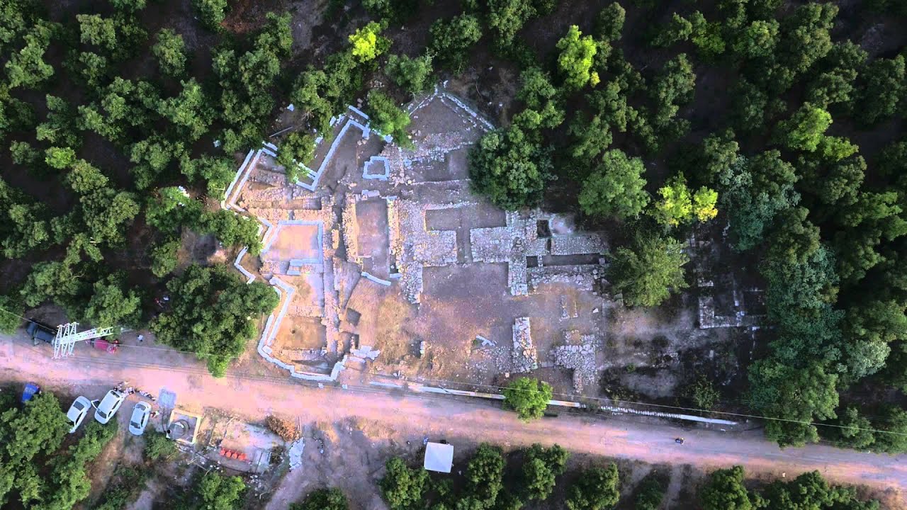 Brief aerial video of Tel Kabri, 2015