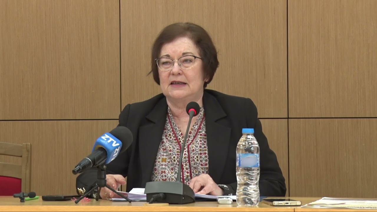 Посрещат Лора Христова на първото събитие в новата спортна зала в Троян