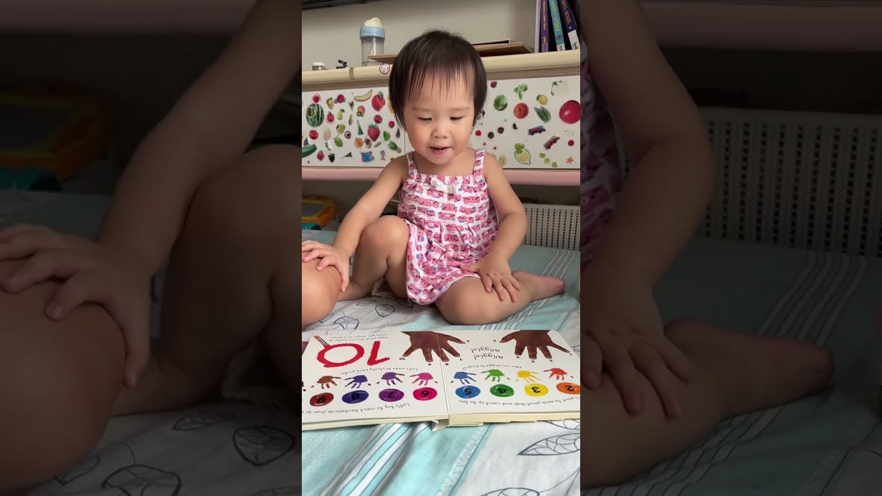 Mía đọc sách vui quá là vui