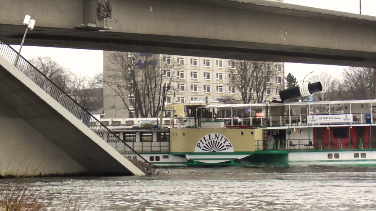 Überraschende Schiffsquerung unter der Carolabrücke! Update 28.01.2025