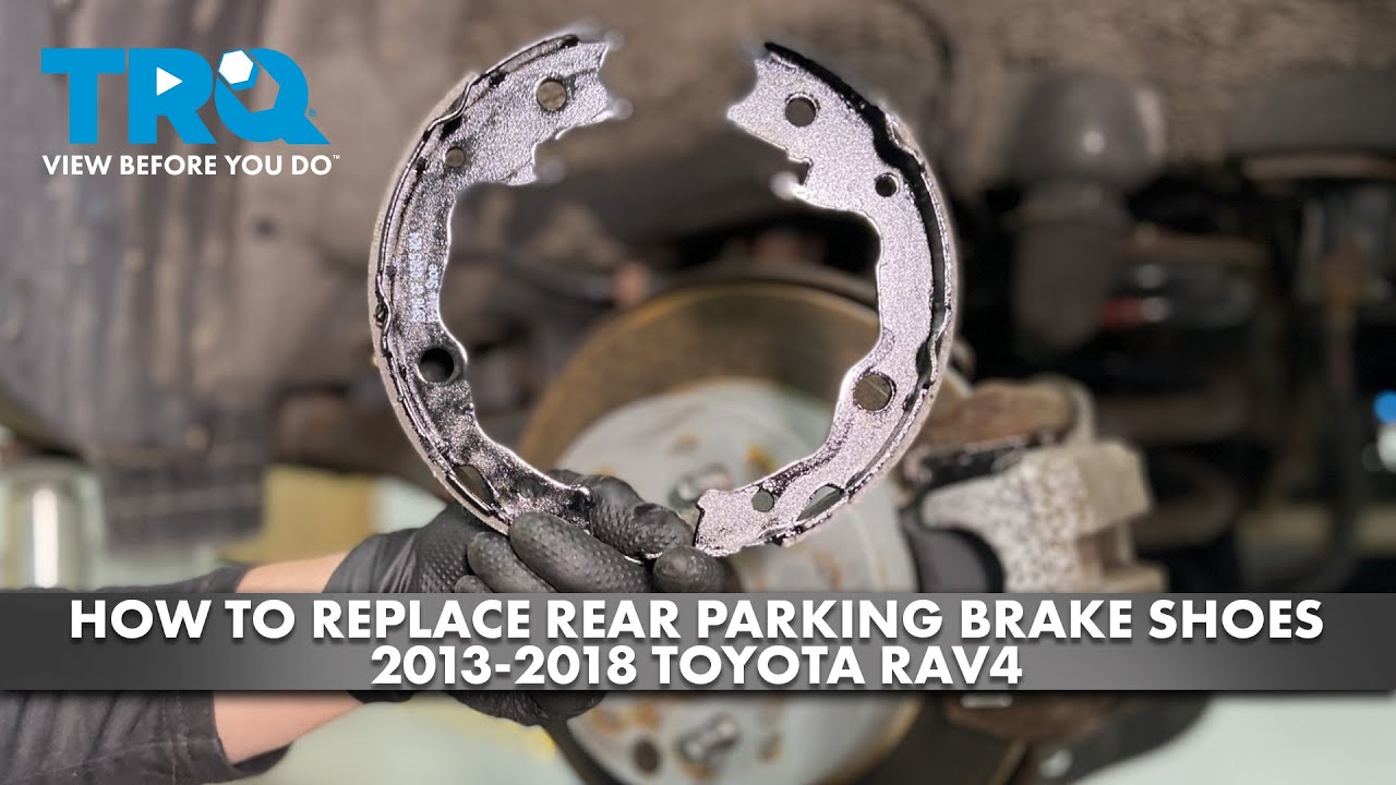 Как заменить задние колодки стояночного тормоза на Toyota RAV4 2013-2018