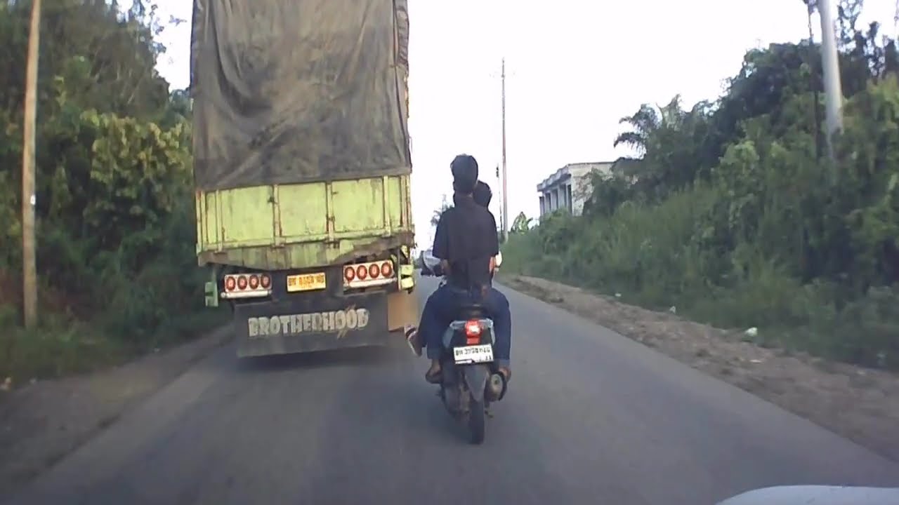 DJ ANGGUK ANGGUK GELENK GELEK