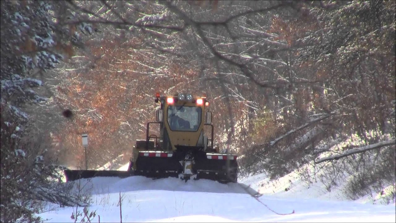 SNOW GOOSE PLOWING ON THE MINNEAPOLIS SUB
