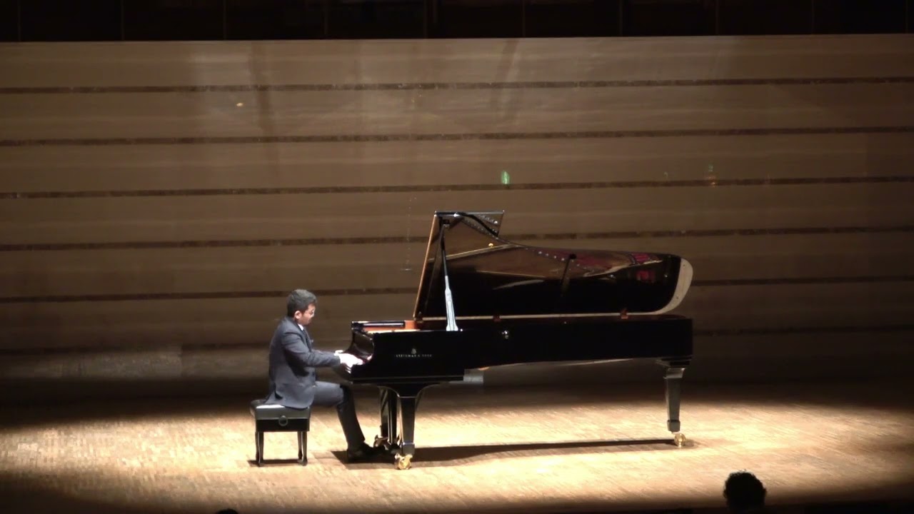 Debussy : Clair de lune  Piano : Kenji Miura