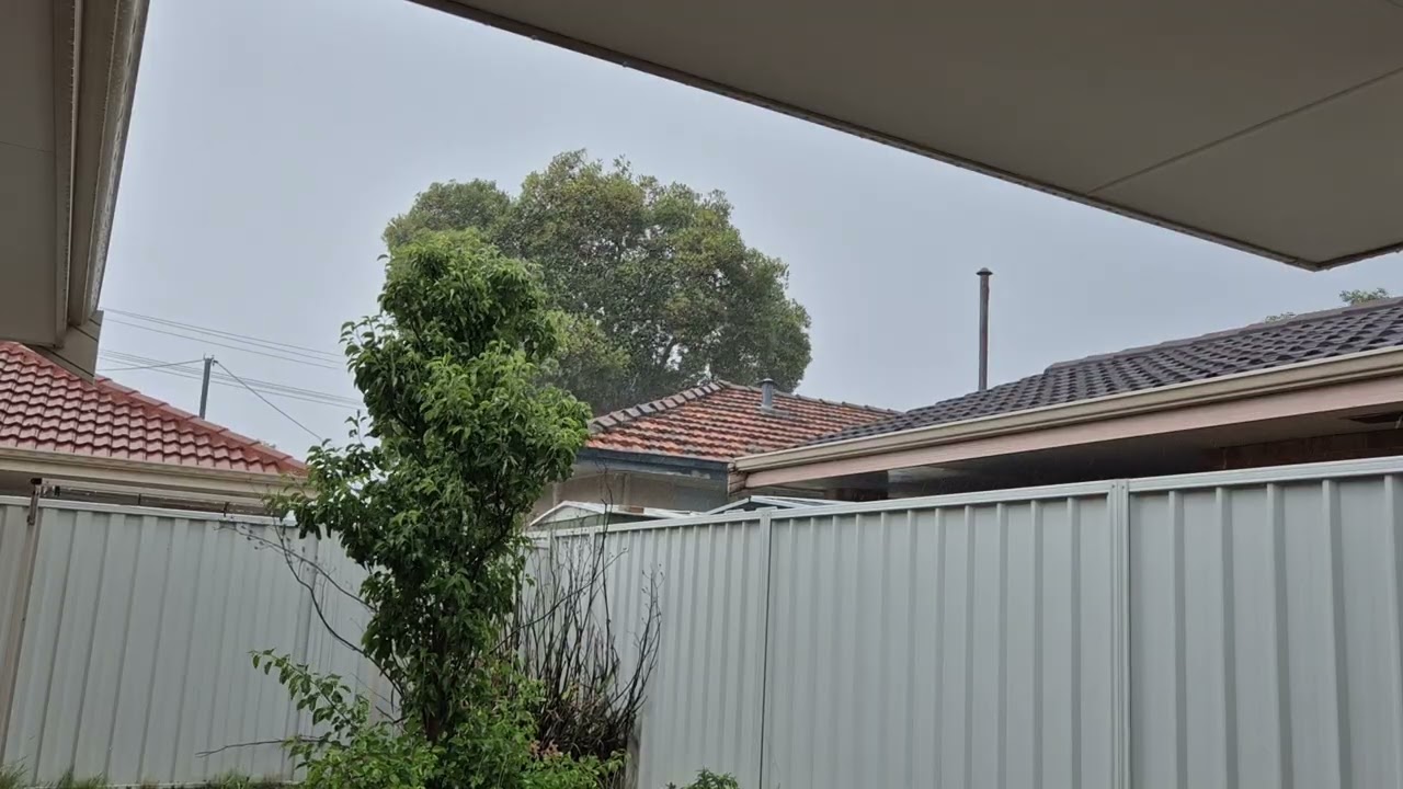 Perth thunderstorm on a 40°C day