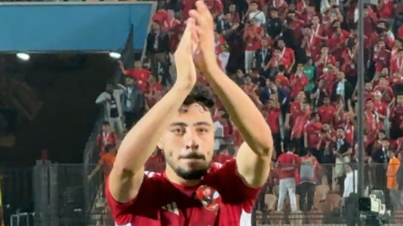 شوف بص أكرم ملك النص 🗣️🔥 هتافات جماهير الأهلي للاعبين أثناء الاحماءات 🦅 #أكرم #مصر #الاهلي  #الترجي