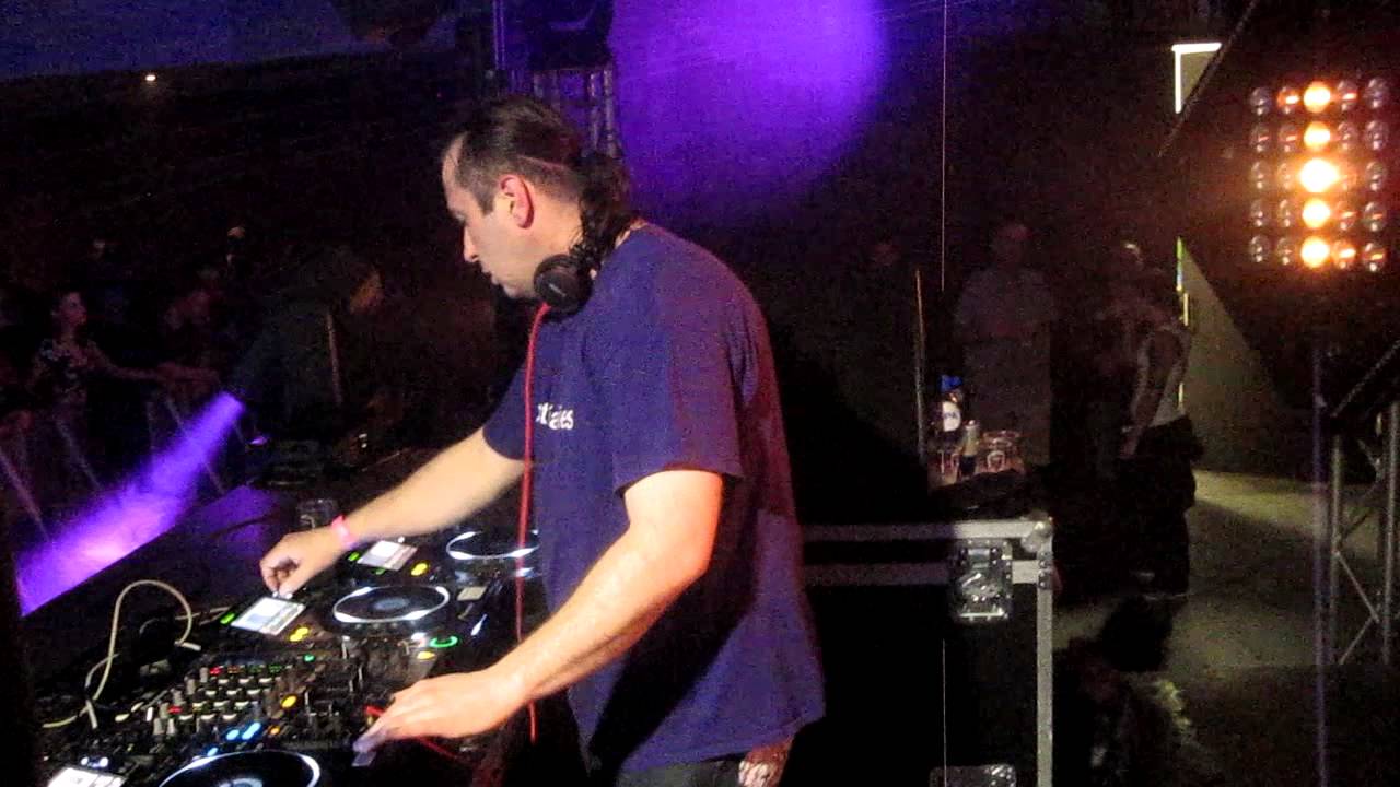 Lenny Dee vs Rob Gee @ Footworxx Sandy Warez Bday 2013 Part 2