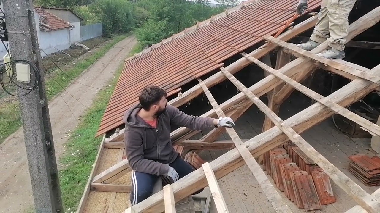 Renovare acoperiș schimbăm lațurile și &icirc;n loc de fruntar facem streașină
