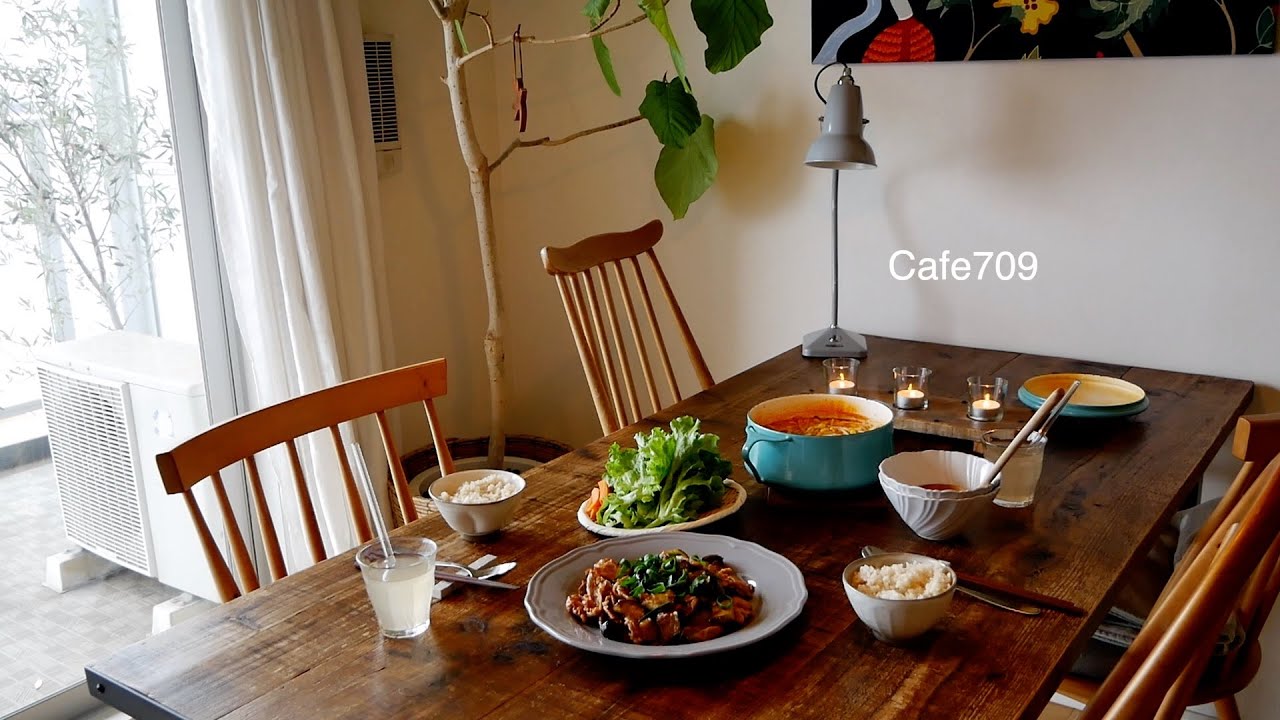 홈메이드 뜯어 먹는 빵, 일요일의 아침 식사와 점심식사, 심플 오믈렛, 콩나물 김치찌개, 돼지고기 가지 볶음, 평범한 일요일 일상
