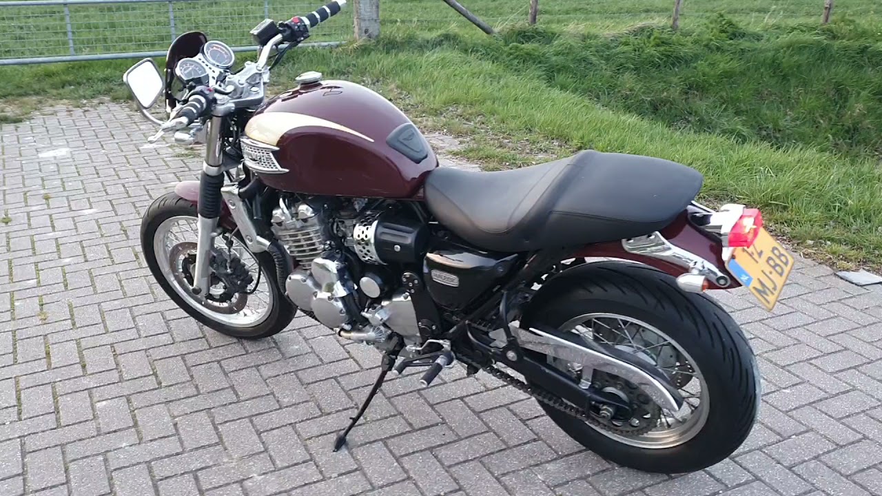 Triumph 900: 3-1 exhaust, high compression pistons and 