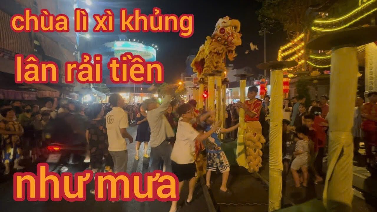 Hết hồn chùa lì xì khủng lân rải tiền như mưa cuộc sống Sài Gòn về đêm