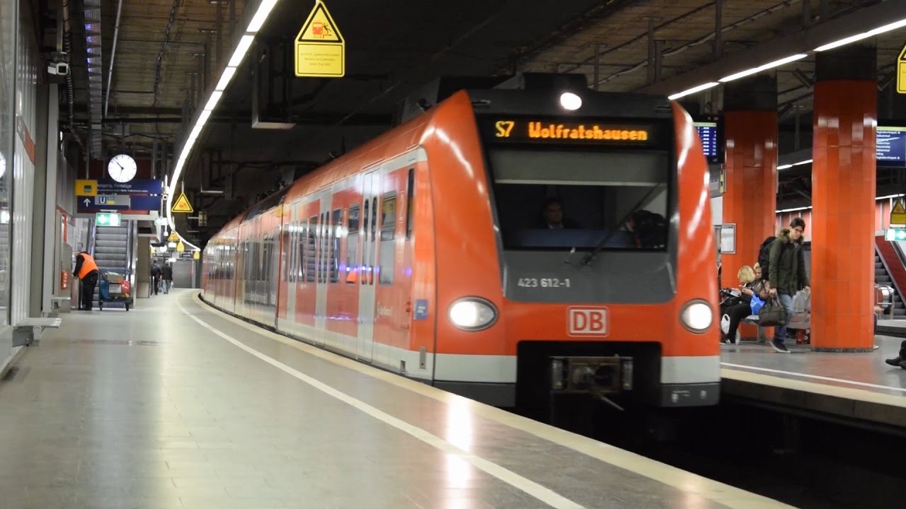 München Hbf (tief) mit Zügen der S-Bahn München (ET 423)