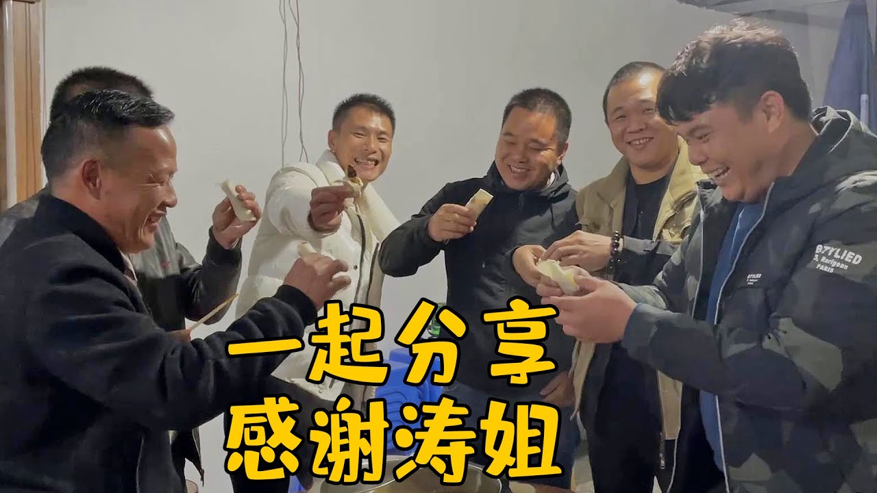 老肥带涛姐送的烤鸭回家，同家人们一起分享，肥爸的反应太搞笑了【农人老肥】