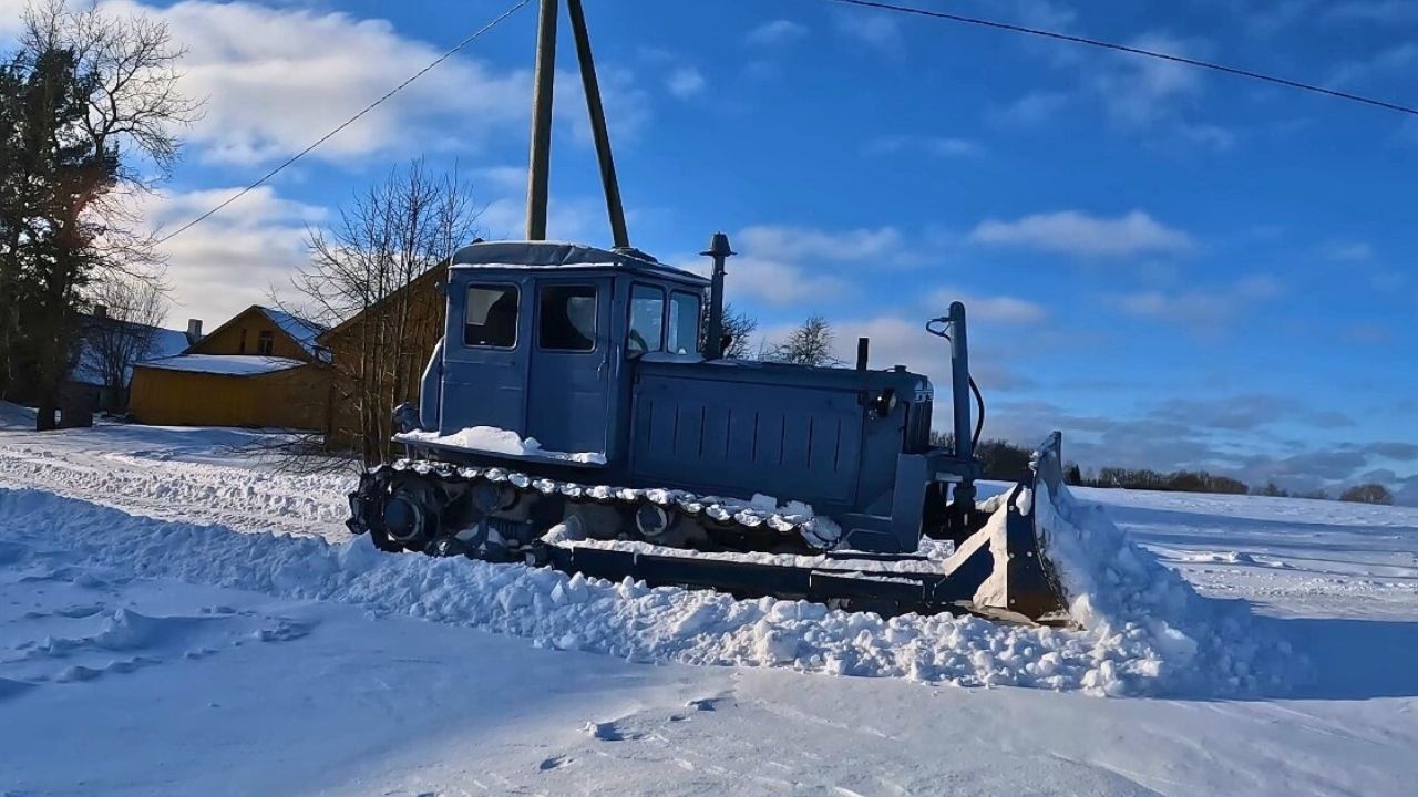 Snow plowing with old bulldozer T74