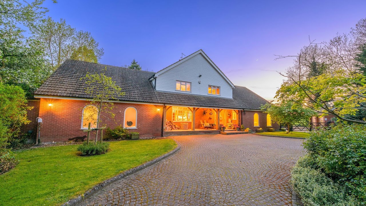 5-Bedroom Home Close to Stamford with Indoor Swimming Pool, Enchanting Gardens and Country Views