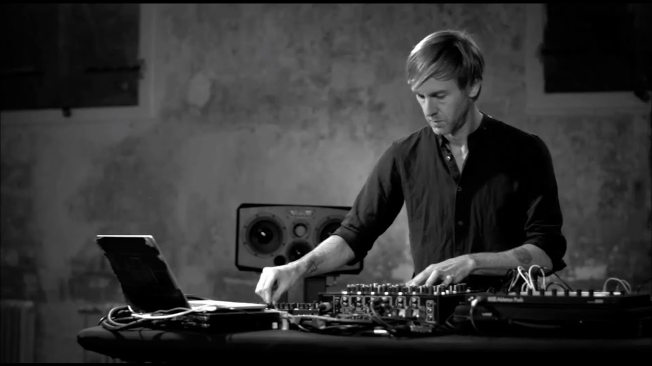 Richie Hawtin - M_nus Showcase ( Barraca, 11/04/2009 )