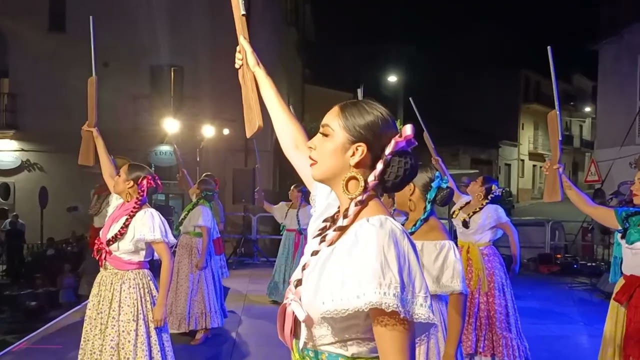Aliano, ieri la rassegna internazionale del folklore Moles Aeterna
