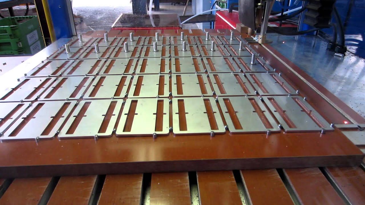 AS Schöler + Bolte CNC-Bolzenschweißanlage F 400 mit Lichtgitter (Seitenansicht)