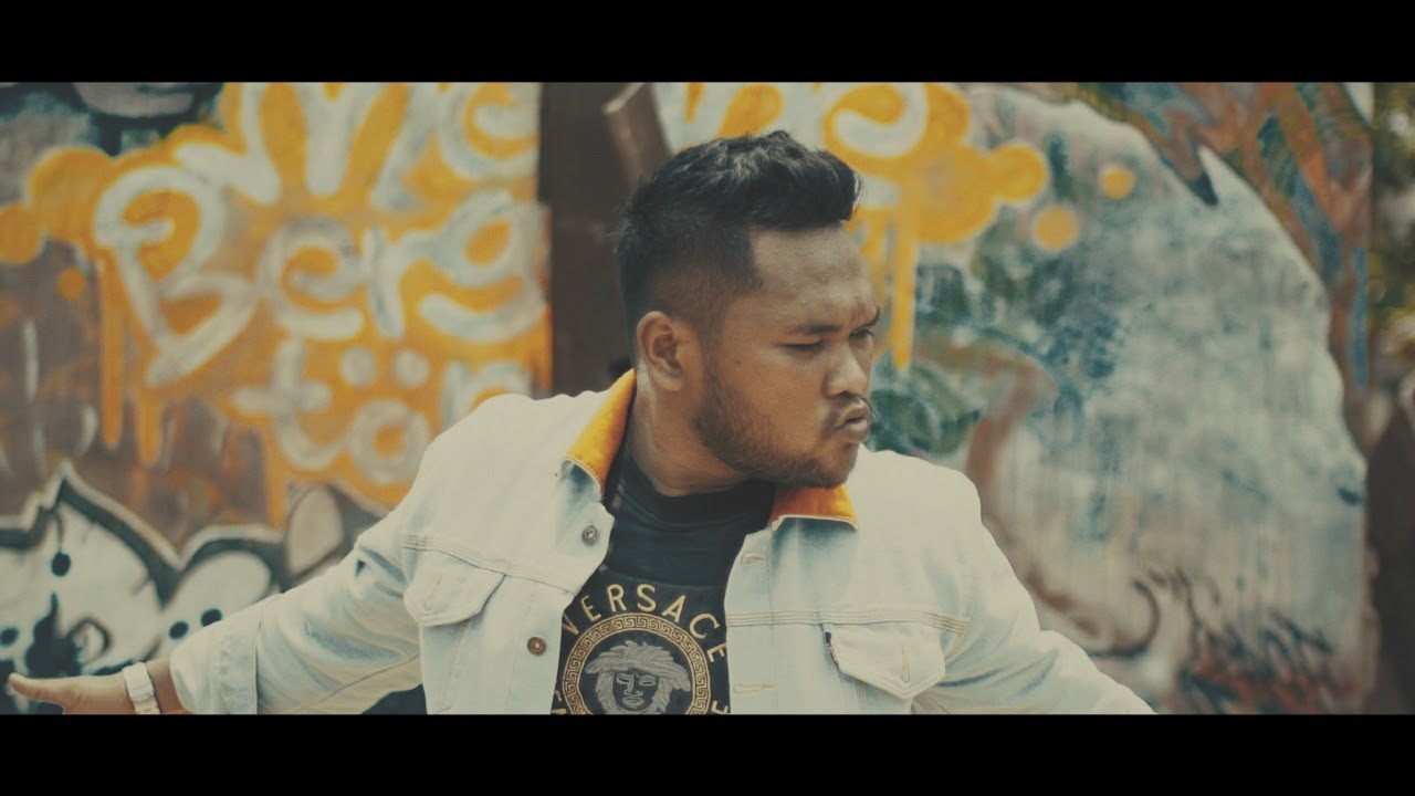 Bung Mark ft. We Are The Shining - Senyum Palsu (Official Music Video)