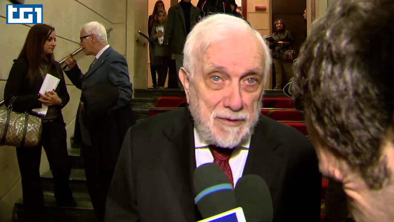 Luciano de Crescenzo vi porterà fortuna con un libro su Napoli