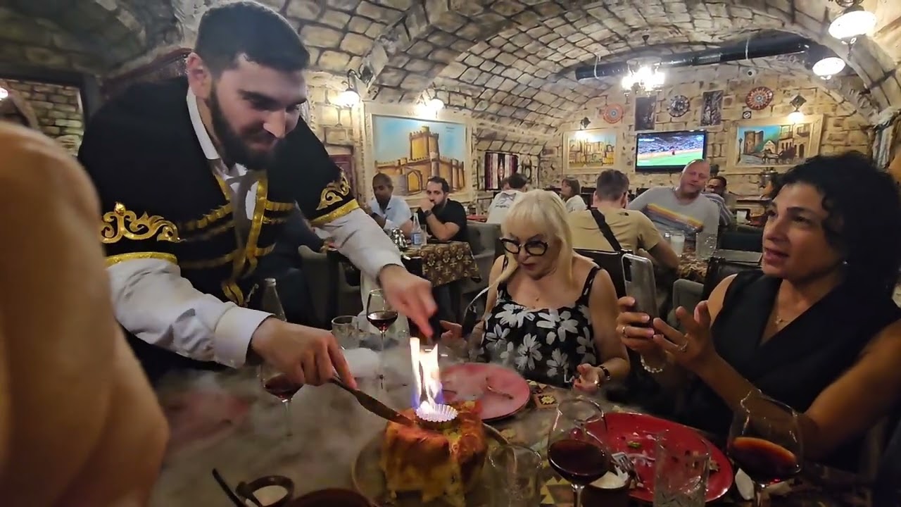 באקו, אזרבייג'אן - מסעדת דולמה