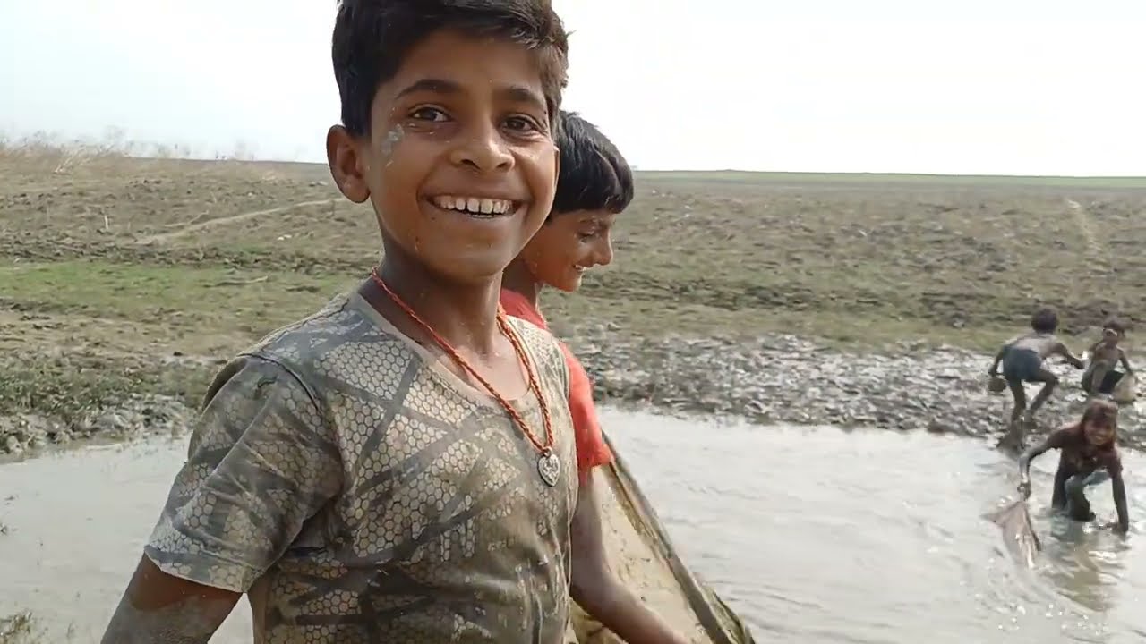 Gaw mein kaise fish pakrte hain🤩👍||Radhe sharma entertainment ||