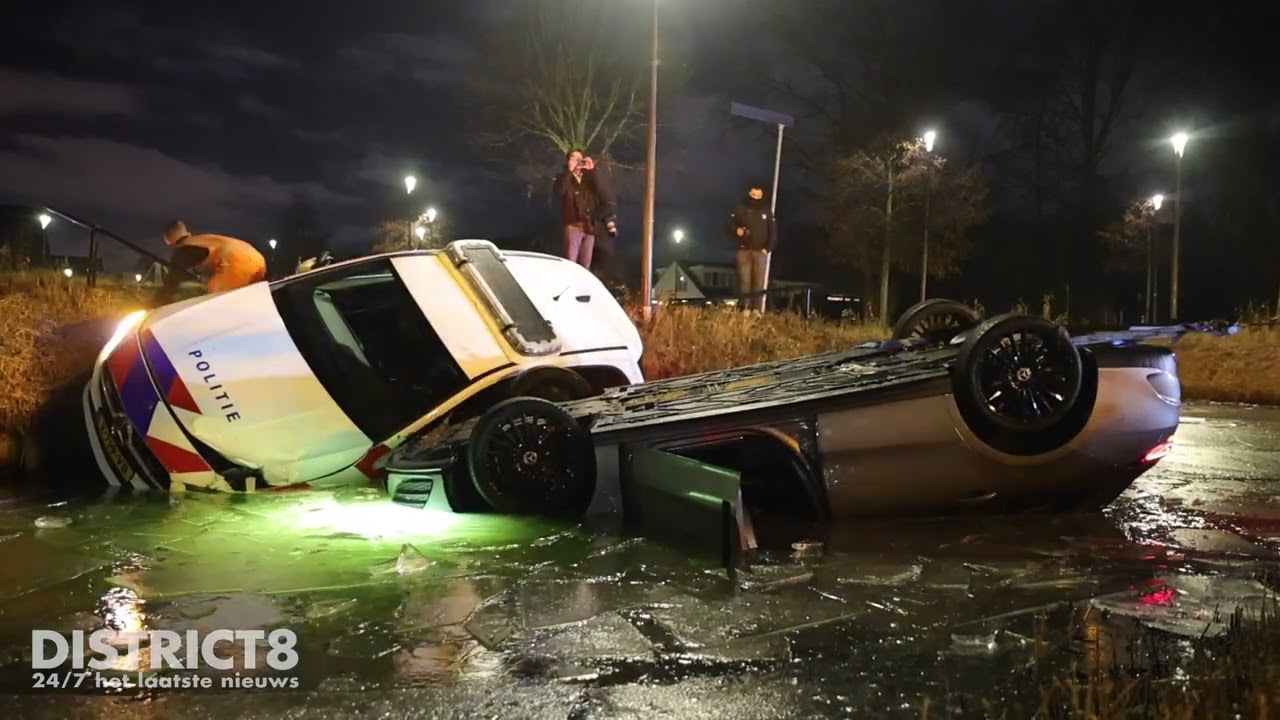 Automobilist glijdt het water in; politieauto glijdt er naast Metelerkampstraat Rijswijk