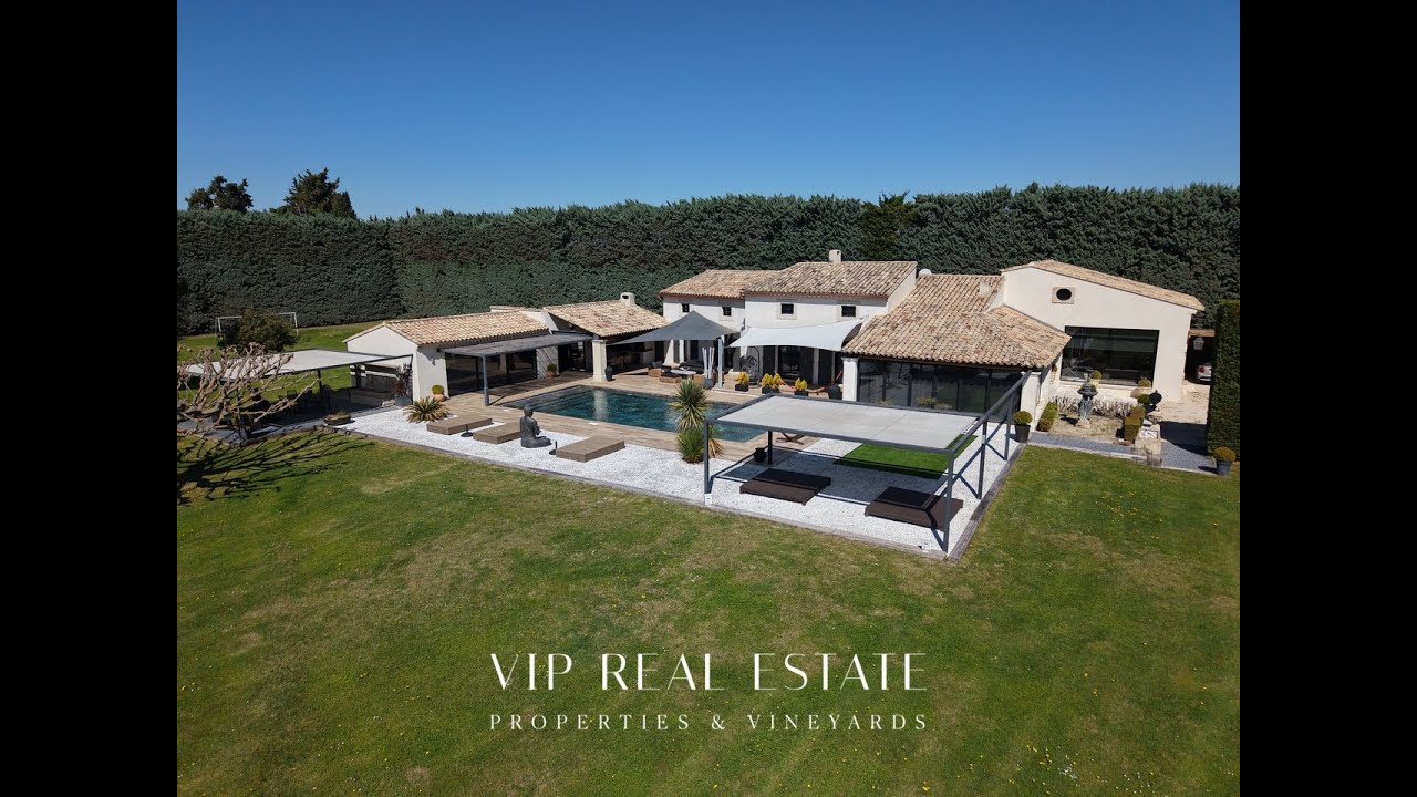 L'Isle sur la Sorgue, villa sur 1,7 hectare avec vue sur le Luberon