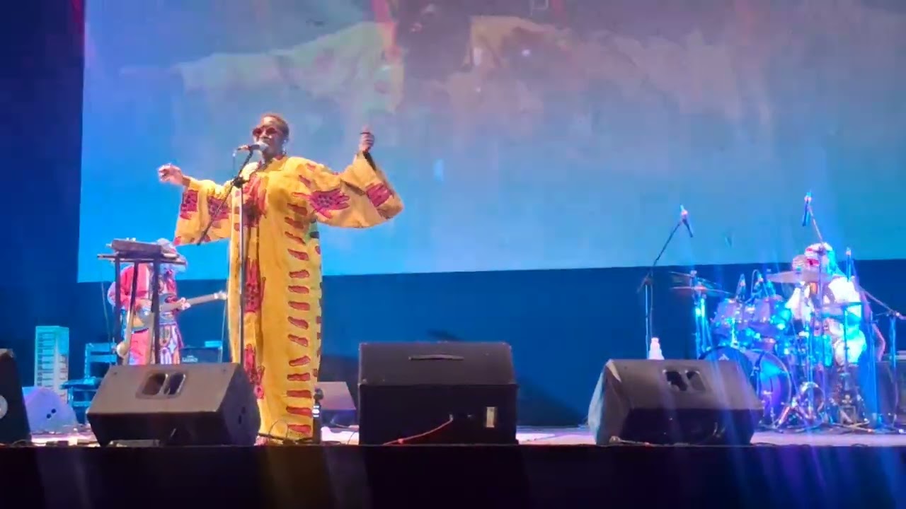 Valérie Ékoumé and The Elephants