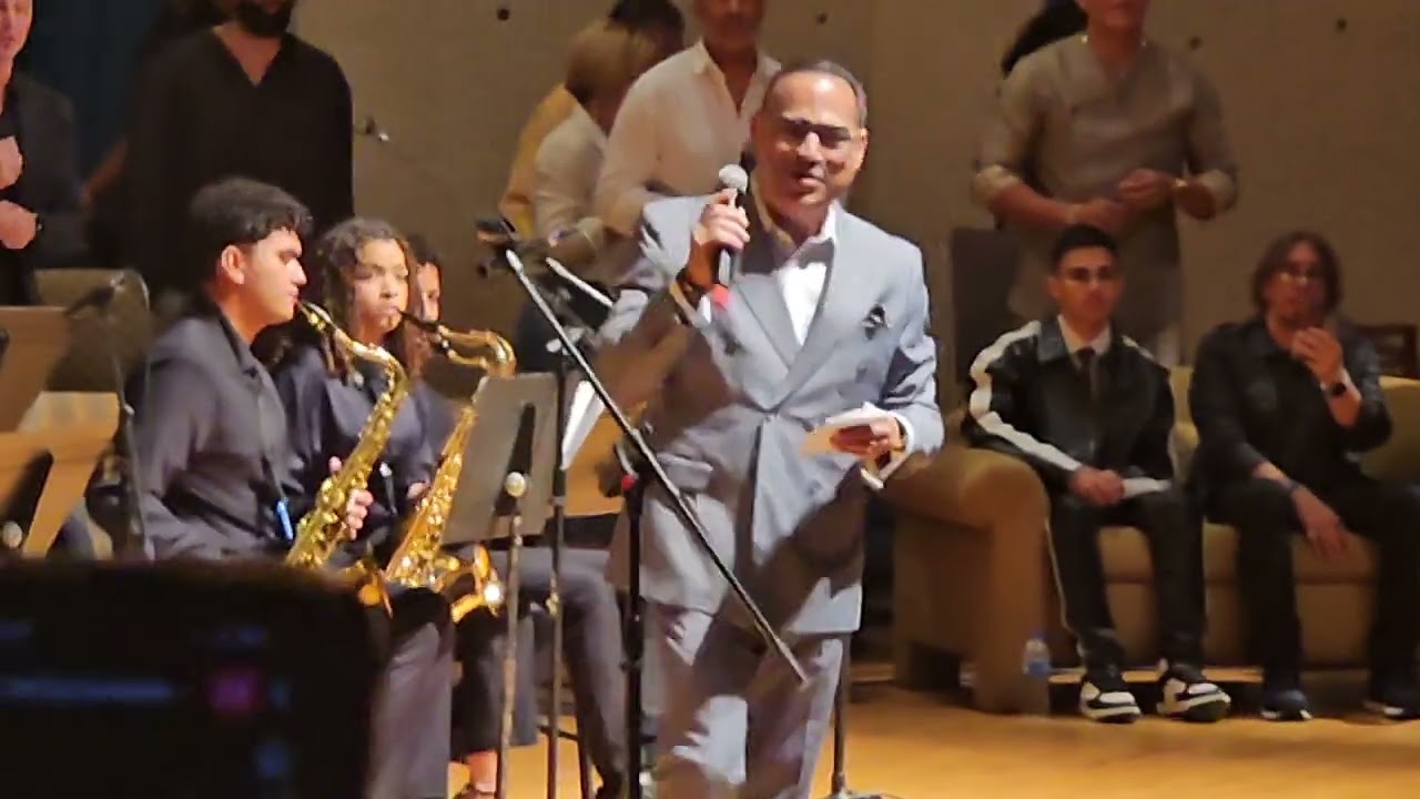 Gilberto Santarrosa en Estrellas de la Salsa para la Libre de Musica
