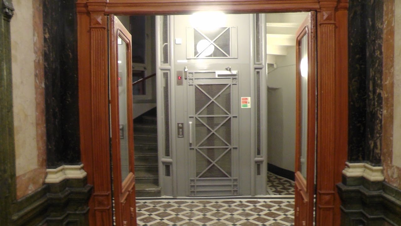 St Eriks Hiss Hydraulic elevator @ Drottninggatan 108, Stockholm