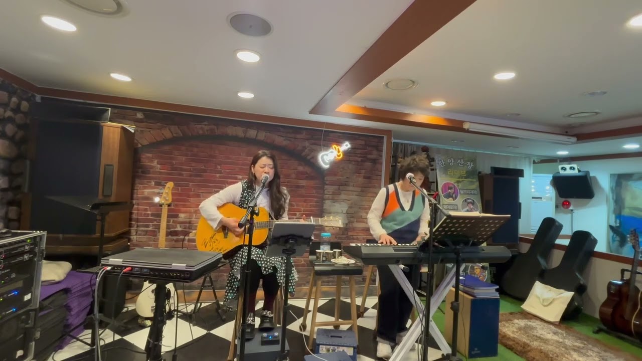 손님의 신청곡으로 첨부르는데 와~~줄리엣님 키보드 짱~~!! #그날 #김연숙 #하람과줄리엣 #한양산장 #일산 #라이브