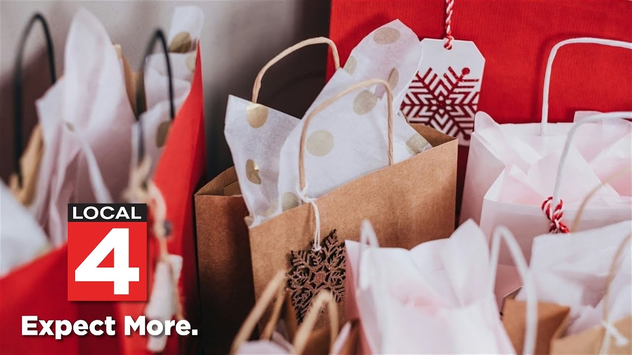 Tips on setting, keeping a holiday budget
