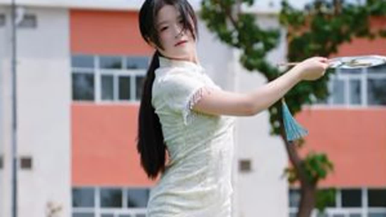 由于上次发的青花瓷舞蹈播放惨淡，跳舞的小菇凉非常自信的表示发个完整版肯定能火！总感觉这事哪里有点不对劲？#职业教育 #中职 #技校 #青花瓷粤语版 #河南省技工学校