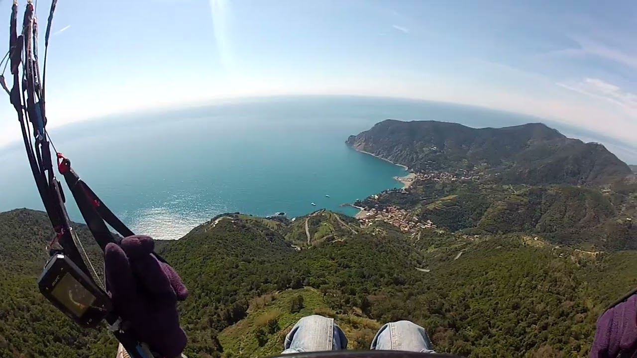 Monterosso al Mare SP paragliding in volo Renato Lucchetti 1 di 2 28 MAR 2026