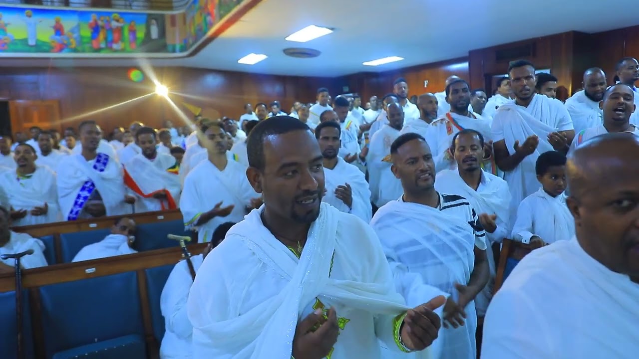 ዘማሪ ታምራት በጆሃንስበርግ መድኃኒዓለም ቤተክርስቲያን   በገና ዋዜማ ምሽት ያቀረበው  መዝሙር 