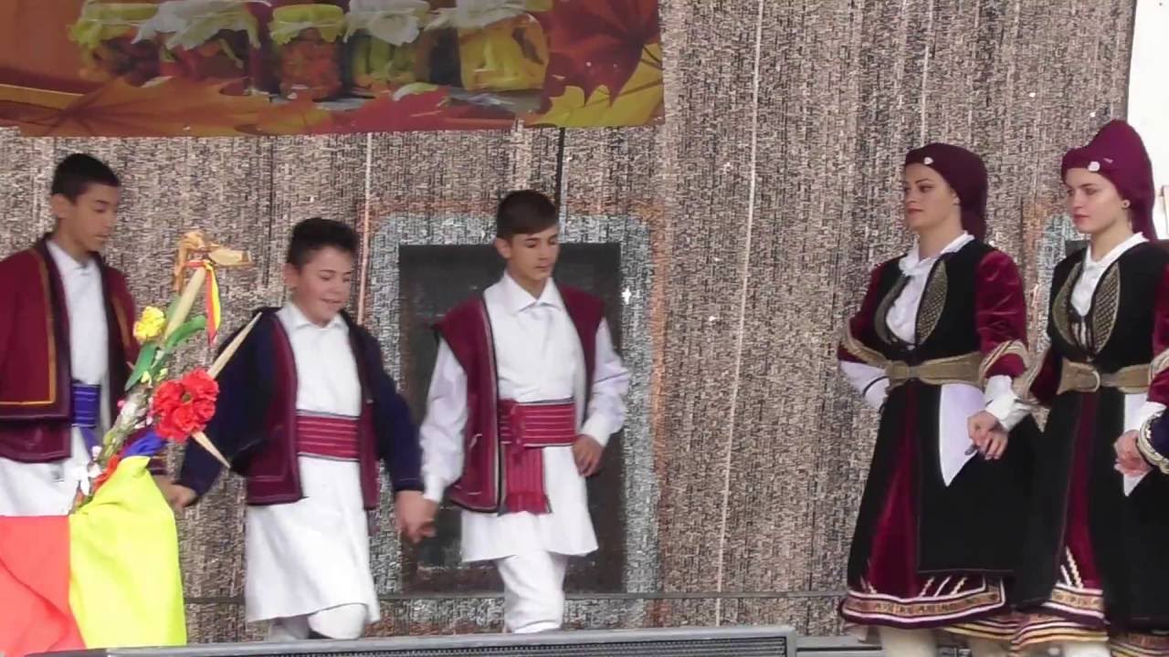 Ansamblul Folcloric Aroman DOR Sarighiol de Deal Tulcea la Sarbatoarea Toamnei Codlea 2016.