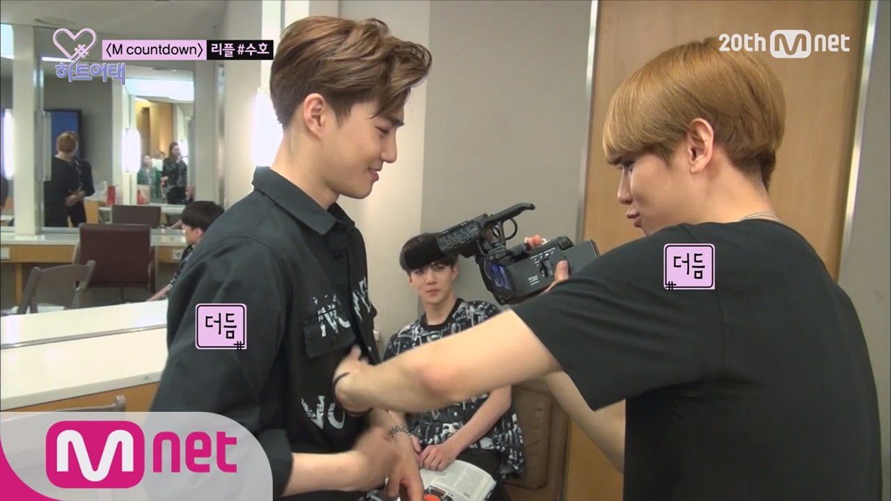 BAEK HYUN of EXO Attacks SUHO's Abs! [Heart_a_tag] ep.02 EXO 백현의 수호 복근 습격기! 하트어택 2화