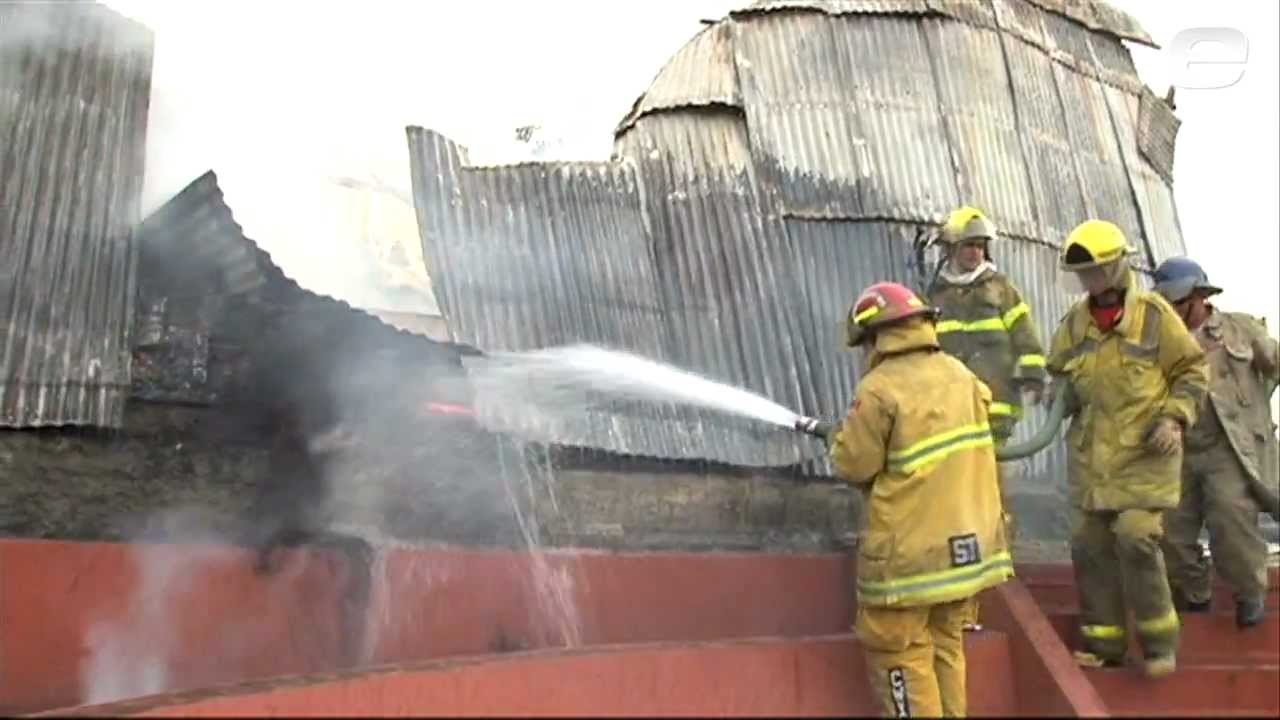 Incendio consume iglesia San Esteban en San Salvador