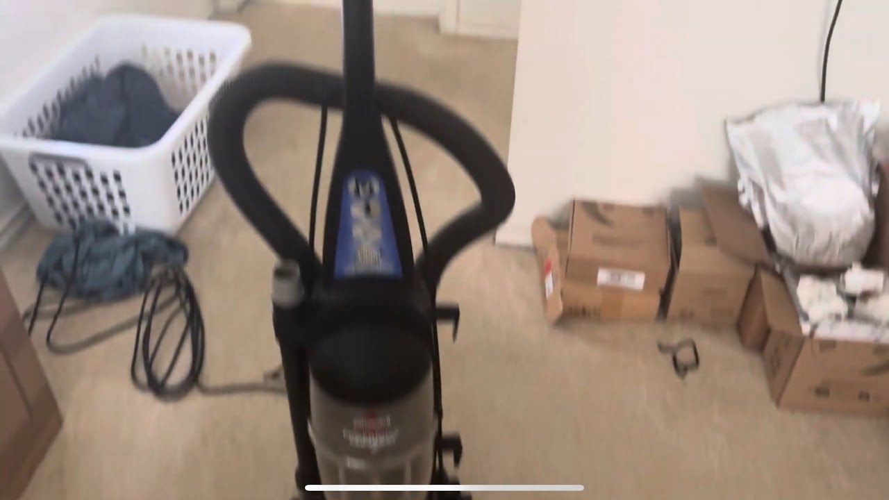 Bissell Powerforce Bagless (Model 6579-2) Quick Overview & Upstairs Living Room Vacuuming