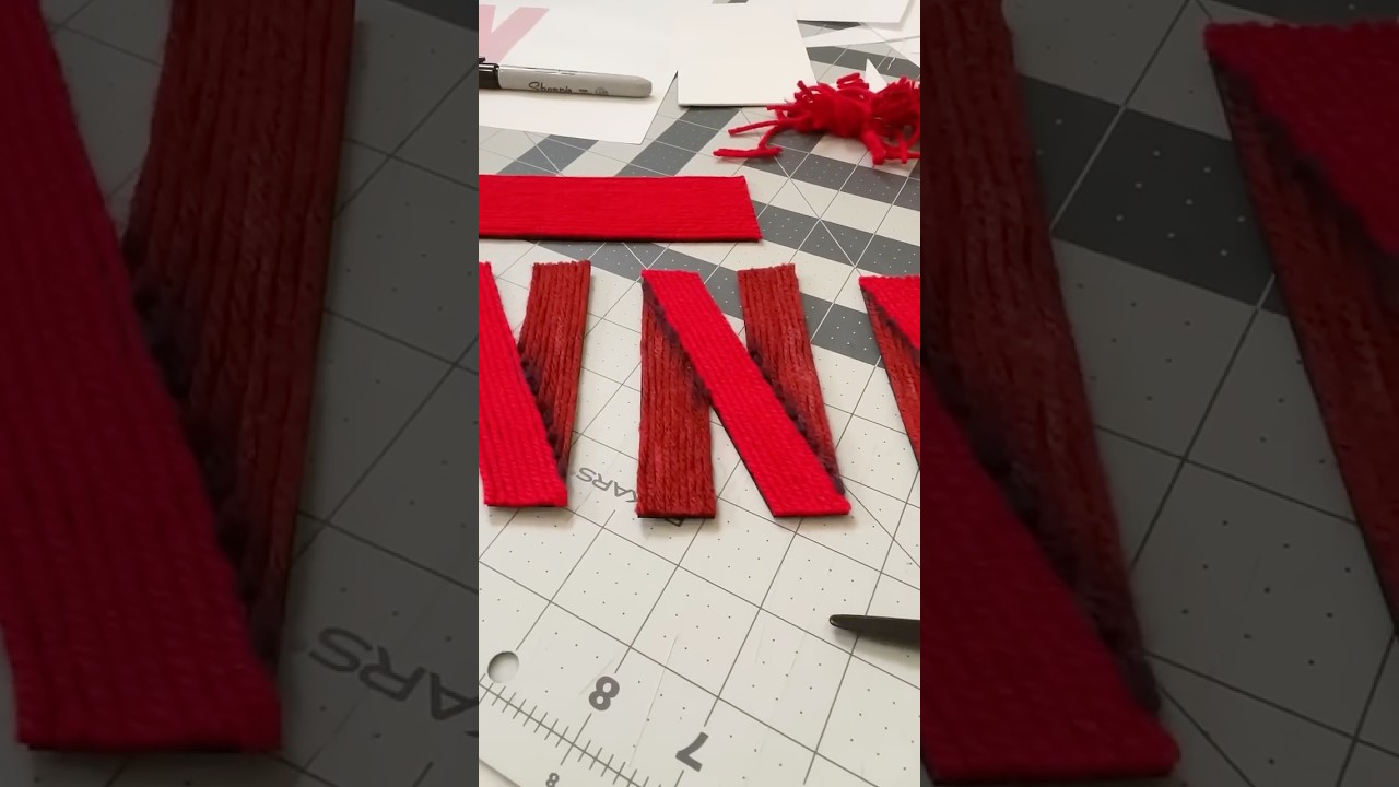 Воссоздаем заставку Netflix из пряжи стоимостью 30 долларов 🧶 #Shorts