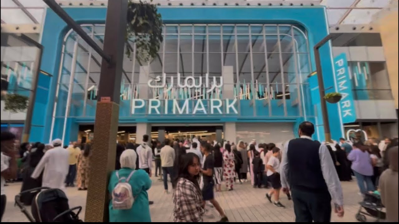 Aaj PRIMARK Ki Opening Me Line 🙀🙄 / Today was the opening of Parimark #avenuesmall #indian #kuwait  