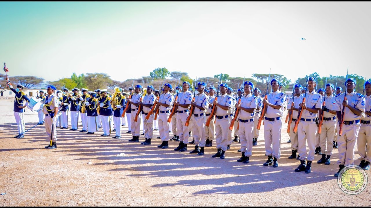 Madaxweynaha Somaliland Oo Derejooyin Ku Taxay 253-sarkaal Oo Ka Qalinjebiyey Dugsiga Mandheera