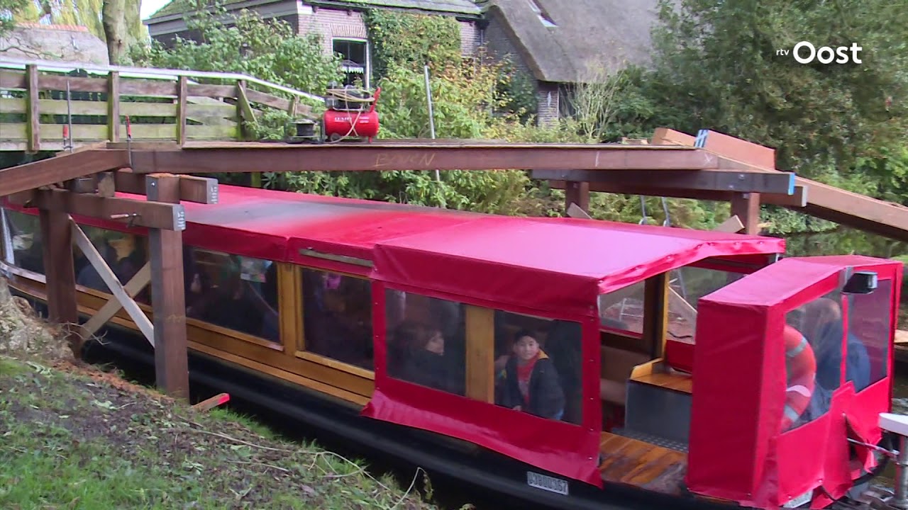 176 bruggen over Dorpsgracht Giethoorn met eentje uitgebreid