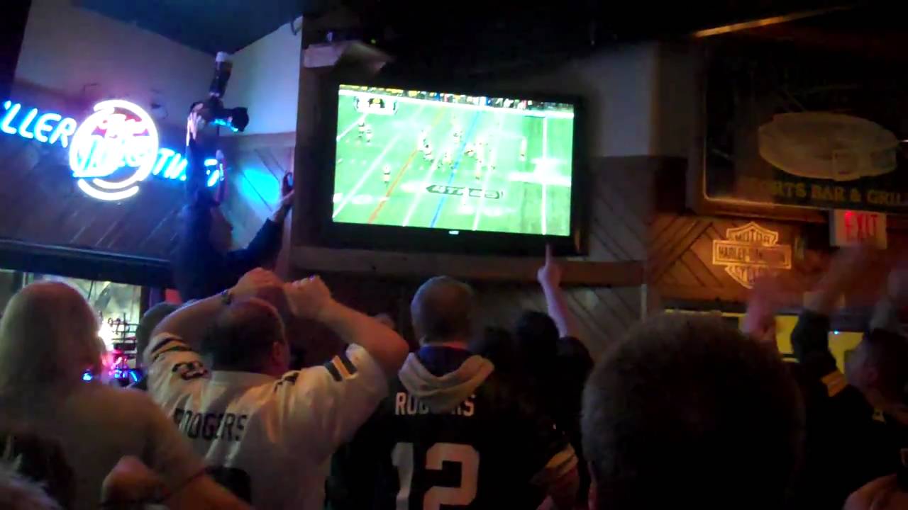Packer fans react at Stadium View in Green Bay as Packers win Super Bowl XLV
